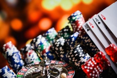 sond4d live Casino Hold'em table with dealer and community cards displayed